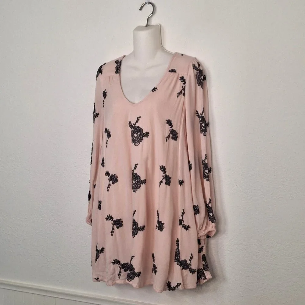 Free People Embroidered Dress Sz XS Babydoll Floral Relaxed Fit Boho Festival